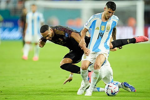 Exequiel Palacios and Alexander Callens battle for the ball 